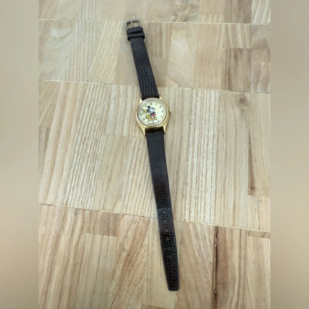 Vintage Lorus Disney Mickey Mouse ladies leather watch NEW BATTERY